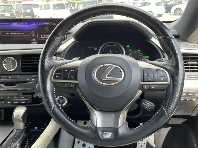 レクサス ＲＸ 450h Fスポーツ 岡山県 2016(平28)年 6.7万km グラファイトブラックガラスフレーク MarkLevinson(マークレビンソン)プレミアムサウンドシステム/ムーンルーフ/後席シートヒーター/パワーシート(電動リクライニング&電動格納機能付)/パノラミックビューモニター/ブラインドスポットモニター/インテリジェントクリアランスソナー/リヤクロストラフィックアラート/リヤクロストラフィックオートブレーキ/ホワイトレザーシート/＝＝＝＝＝/純正12.3インチナビ/・AM/FM/SD/Bluetooth/USB/AUX/・CD/DVD/Blu-ray/フルセグTV/Lexus Safety System+/・プリクラッシュセーフティシステム/・レーンキーピングアシスト/・オートマチックハイビーム/・レーダークルーズコントロール(全車速追従機能付)/前席パワーシート/シートヒーター/シートベンチレーション/運転席メモリー機能/ヘッドアップディスプレイ/ETC2.0/三眼フルLEDヘッドランプ/LEDシーケンシャルターンランプ