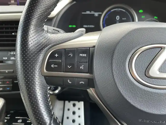 レクサス ＲＸ 450h Fスポーツ 岡山県 2016(平28)年 6.7万km グラファイトブラックガラスフレーク MarkLevinson(マークレビンソン)プレミアムサウンドシステム/ムーンルーフ/後席シートヒーター/パワーシート(電動リクライニング&電動格納機能付)/パノラミックビューモニター/ブラインドスポットモニター/インテリジェントクリアランスソナー/リヤクロストラフィックアラート/リヤクロストラフィックオートブレーキ/ホワイトレザーシート/＝＝＝＝＝/純正12.3インチナビ/・AM/FM/SD/Bluetooth/USB/AUX/・CD/DVD/Blu-ray/フルセグTV/Lexus Safety System+/・プリクラッシュセーフティシステム/・レーンキーピングアシスト/・オートマチックハイビーム/・レーダークルーズコントロール(全車速追従機能付)/前席パワーシート/シートヒーター/シートベンチレーション/運転席メモリー機能/ヘッドアップディスプレイ/ETC2.0/三眼フルLEDヘッドランプ/LEDシーケンシャルターンランプ