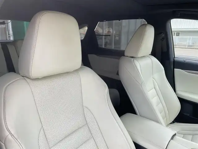 レクサス ＲＸ 450h Fスポーツ 岡山県 2016(平28)年 6.7万km グラファイトブラックガラスフレーク MarkLevinson(マークレビンソン)プレミアムサウンドシステム/ムーンルーフ/後席シートヒーター/パワーシート(電動リクライニング&電動格納機能付)/パノラミックビューモニター/ブラインドスポットモニター/インテリジェントクリアランスソナー/リヤクロストラフィックアラート/リヤクロストラフィックオートブレーキ/ホワイトレザーシート/＝＝＝＝＝/純正12.3インチナビ/・AM/FM/SD/Bluetooth/USB/AUX/・CD/DVD/Blu-ray/フルセグTV/Lexus Safety System+/・プリクラッシュセーフティシステム/・レーンキーピングアシスト/・オートマチックハイビーム/・レーダークルーズコントロール(全車速追従機能付)/前席パワーシート/シートヒーター/シートベンチレーション/運転席メモリー機能/ヘッドアップディスプレイ/ETC2.0/三眼フルLEDヘッドランプ/LEDシーケンシャルターンランプ