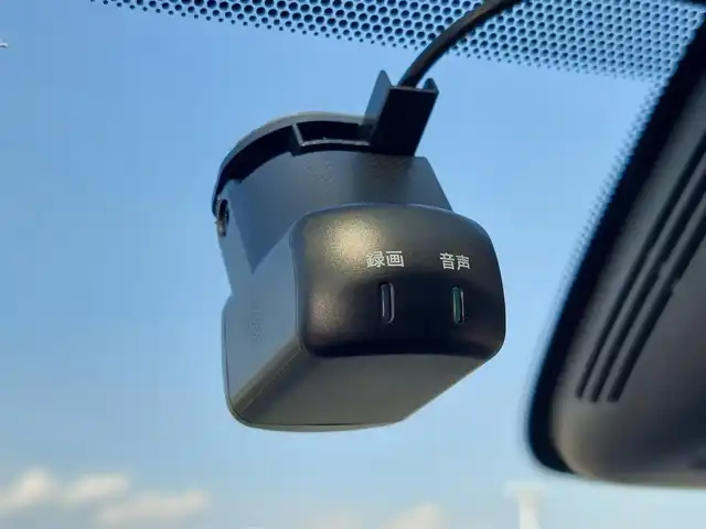 日産 セレナ ハイウェイスター V 東京都 2022(令4)年 1.4万km ブリリアントホワイトパール ワンオーナー/純正10インチナビ/アラウンドビューモニター/プロパイロット/インテリジェントスマートミラー/ドライブレコーダー/ＥＴＣ/両側電動スライドドア/コーナーセンサー/純正16インチＡＷ/ＬＥＤヘッドライト/ＬＥＤフォグランプ/ロールサンシェード/スライドupシート/プッシュスタート/スマートキー