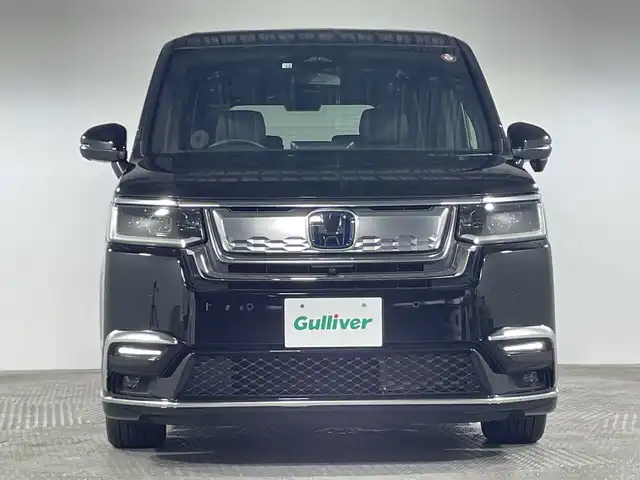 ホンダ ステップワゴン スパーダ eHEV プレミアムライン 神奈川県 2022(令4)年 1.2万km クリスタルブラックパール 純正11.4型メモリーナビゲーション【LXM-２３７VFLi】/フルセグ　CD DVD　Bluetooth　SD　MUSICRACK　/マルチビューカメラ/両側電動スライドドア【サンシェード】/パワーバックドア/ホンダセンシング/衝突軽減ブレーキ/後方誤発進抑制機能/歩行者事故低減ステアリング/渋滞追従機能付アダブティブクルーズコントロール/誤発進抑制機能/近距離衝突軽減ブレーキ/路外逸脱抑制機能/車線維持支援システム/トラフィックジャムアシスト/先行車発進お知らせ/標識認識機能/オートハイビーム/ブラインドスポットインフォメーション/アダブティブドライビングビーム/フロントリアソナー/革巻きステアリング/パドルシフト/ハーフレザーシート/前席/2列目シートヒーター/2列目オットマン/全席USBソケットタイプC/電動パーキングブレーキ/ブレーキオートホールド/プッシュスタート/スマートキー/純正リアスポイラー/LEDヘッドランプ/LEDアクティブコーナリングランプ/LEDフロントフォグランプ/純正17インチアルミホイール/ビルトインETC