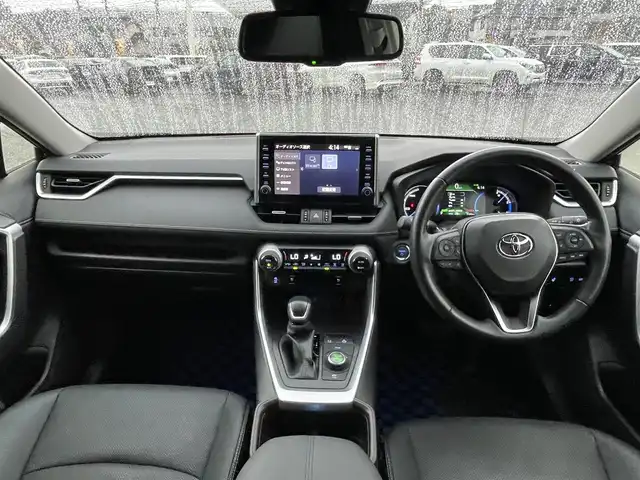 トヨタ ＲＡＶ４ ハイブリットG 岡山県 2022(令4)年 4.1万km ダークブルーマイカ 純正9インチディスプレイオーディオ/フルセグTV、FM、FM、AppleCarplay/AndroidAuto/全方位カメラ/パノラマムーンルーフ/ビルトインETC/運転席メモリーシート/パワーシート/前席シートヒーター/前席ベンチレーション/ステアリングヒーター/パワーバックドア/アクセサリーコンセント/ビートソニックIF36/HDMI to AVコネクター/充電用USB端子/トヨタセーフティセンス/・プリクラッシュセーフティ/・レーントレーシングアシスト/・レーダークルーズコントロール/・オートマチックハイビーム/・ロードサインアシスト/先行車発進告知機能/インテリジェントクリアランスソナー/リアクロストラフィックアラート/ブラインドスポットモニター/車両接近通報装置/モデリスタエアロ/ルーフレール