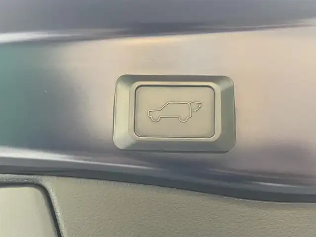 トヨタ ＲＡＶ４ ハイブリットG 岡山県 2022(令4)年 4.1万km ダークブルーマイカ 純正9インチディスプレイオーディオ/フルセグTV、FM、FM、AppleCarplay/AndroidAuto/全方位カメラ/パノラマムーンルーフ/ビルトインETC/運転席メモリーシート/パワーシート/前席シートヒーター/前席ベンチレーション/ステアリングヒーター/パワーバックドア/アクセサリーコンセント/ビートソニックIF36/HDMI to AVコネクター/充電用USB端子/トヨタセーフティセンス/・プリクラッシュセーフティ/・レーントレーシングアシスト/・レーダークルーズコントロール/・オートマチックハイビーム/・ロードサインアシスト/先行車発進告知機能/インテリジェントクリアランスソナー/リアクロストラフィックアラート/ブラインドスポットモニター/車両接近通報装置/モデリスタエアロ/ルーフレール