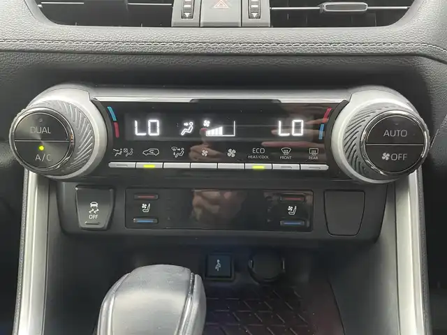 トヨタ ＲＡＶ４ ハイブリットG 岡山県 2022(令4)年 4.1万km ダークブルーマイカ 純正9インチディスプレイオーディオ/フルセグTV、FM、FM、AppleCarplay/AndroidAuto/全方位カメラ/パノラマムーンルーフ/ビルトインETC/運転席メモリーシート/パワーシート/前席シートヒーター/前席ベンチレーション/ステアリングヒーター/パワーバックドア/アクセサリーコンセント/ビートソニックIF36/HDMI to AVコネクター/充電用USB端子/トヨタセーフティセンス/・プリクラッシュセーフティ/・レーントレーシングアシスト/・レーダークルーズコントロール/・オートマチックハイビーム/・ロードサインアシスト/先行車発進告知機能/インテリジェントクリアランスソナー/リアクロストラフィックアラート/ブラインドスポットモニター/車両接近通報装置/モデリスタエアロ/ルーフレール