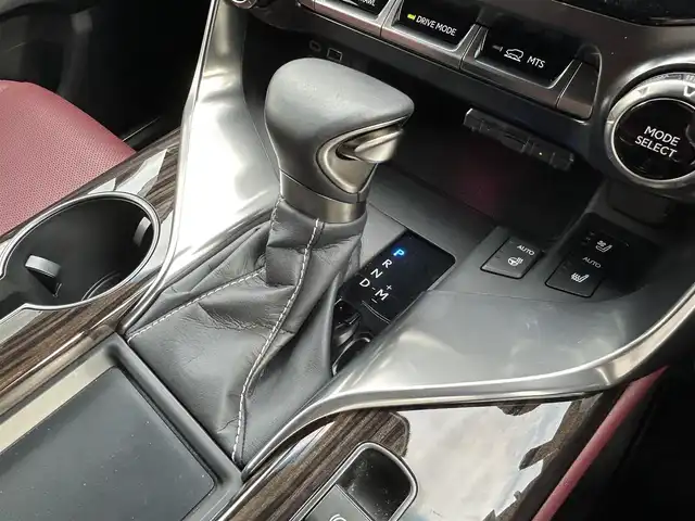 レクサス ＬＸ 600 愛知県 2024(令6)年 1.5万km ソニッククォーツ サンルーフ /ルーフレール/リヤエンターテイメントシステム/デジタルインナーミラー /マークレビンソンサウンドシステム/クールBOX/純正ディスプレイオーディオ、ナビ/フルセグTV/BT/HDMI/USB/パノラミックビューモニター/ビルトイン2.0ETC/純正20インチAW/レクサスセーフティシステムプラス/レーダークルーズコントロール/ブラインドスポットモニター/ヘッドアップディスプレイ/ドライブレコーダー/レーダー探知機/置くだけ充電/パワーバックドア/レザーシート/前席パワーシート（D席メモリー付き）/シートヒーター /エアシート/ハンドルヒーター /純正フロアマット/純正ドアバイザー/三眼LEDヘッドライト/取説、保証書/スペアキー