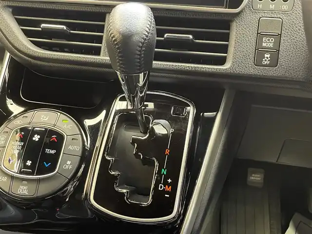 トヨタ ヴォクシー ZS 煌Ⅲ 岩手県 2021(令3)年 0.9万km ブラック ４WD/モデリスタフロントスポイラー/寒冷地仕様/両側パワースライドドア/トヨタセーフティセンスC/プリクラッシュセーフティ/レーンディパーチャーアラート/オートマチックハイビーム/先行車発進告知機能/クルーズコントロール/横滑り防止装置/アイドリングストップ/MTモード付きAT/クリアランスソナー/純正10.5インチナビ/バックカメラ/ETC/ドライブレコーダー/ロールサンシェード/リヤオートエアコン/LEDヘッドランプ/純正16インチアルミホイール