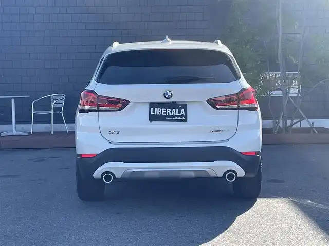 ＢＭＷ Ｘ１ xDrive 18d xライン 滋賀県 2021(令3)年 2.6万km ミネラルホワイト インテリジェントセーフティ　/ＡＣＣ　/ＬＫＡ　/ハーフレザー　/・前席パワーシート　/アンビエントライト　/純正ナビ（ＵＳＢ／ＢＴ）/バックカメラ　/電動リアゲート　/コンフォートアクセス　/コーナーセンサー　/ミラー一体型ＥＴＣ/純正18インチAW