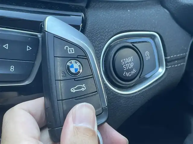 ＢＭＷ Ｘ１ xDrive 18d xライン 滋賀県 2021(令3)年 2.6万km ミネラルホワイト インテリジェントセーフティ　/ＡＣＣ　/ＬＫＡ　/ハーフレザー　/・前席パワーシート　/アンビエントライト　/純正ナビ（ＵＳＢ／ＢＴ）/バックカメラ　/電動リアゲート　/コンフォートアクセス　/コーナーセンサー　/ミラー一体型ＥＴＣ/純正18インチAW