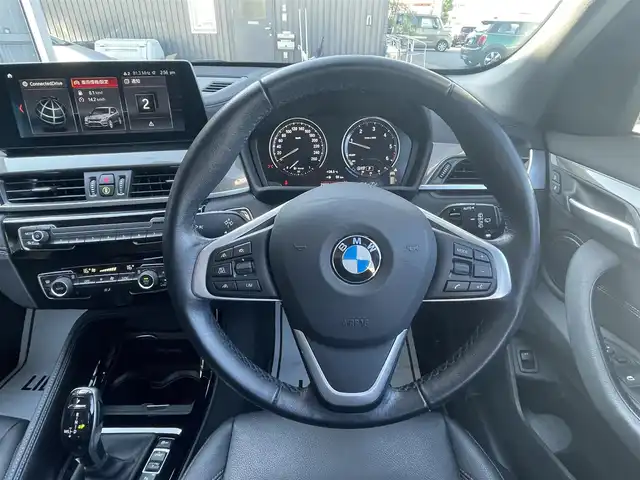 ＢＭＷ Ｘ１ xDrive 18d xライン 滋賀県 2021(令3)年 2.6万km ミネラルホワイト インテリジェントセーフティ　/ＡＣＣ　/ＬＫＡ　/ハーフレザー　/・前席パワーシート　/アンビエントライト　/純正ナビ（ＵＳＢ／ＢＴ）/バックカメラ　/電動リアゲート　/コンフォートアクセス　/コーナーセンサー　/ミラー一体型ＥＴＣ/純正18インチAW