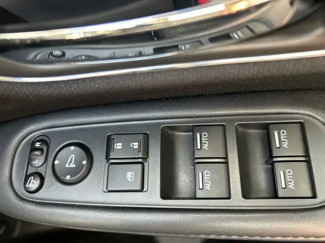 ホンダ ヴェゼル ハイブリッド Z 千葉県 2015(平27)年 4.4万km ミスティックグリーンパール 社外ディスプレイオーディオ　ＦＨ９２００ＤＶ　ＤＶＤ　ＣＤ　シートヒーター　ブレーキホールド　クルーズコントロール　パドルシフト　衝突軽減防止機能　カーテンエアバッグ　純正１７インチＡＷ　ルーフレール
