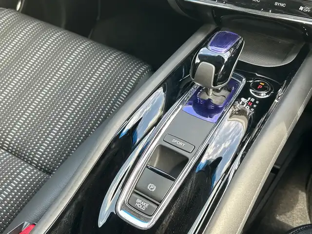 ホンダ ヴェゼル ハイブリッド Z 千葉県 2015(平27)年 4.4万km ミスティックグリーンパール 社外ディスプレイオーディオ　ＦＨ９２００ＤＶ　ＤＶＤ　ＣＤ　シートヒーター　ブレーキホールド　クルーズコントロール　パドルシフト　衝突軽減防止機能　カーテンエアバッグ　純正１７インチＡＷ　ルーフレール