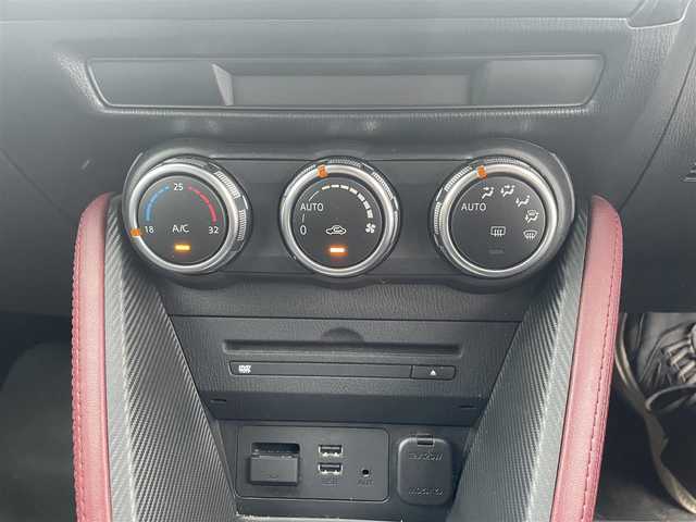 マツダ ＣＸ－３ XD ツーリング 神奈川県 2015(平27)年 11.4万km ディープクリスタルブルーマイカ (株)IDOMが運営する【じしゃロン相模原店】の自社ローン専用車両になります。こちらは現金またはオートローンご利用時の価格です。自社ローンご希望の方は別途その旨お申付け下さい/純正ＳＤナビ／Ｂｌｕｅｔｏｏｔｈ／ＤＶＤ／ＣＤ／地デジＴＶ／ＵＳＢ／ＡＵＸ/バックカメラ/ＥＴＣ/衝突軽減ブレーキ/ブラインドスポットモニター/ドライブレコーダー/オートライト/スマートキー/プッシュエンジンスタート/ゴム製フロアマット