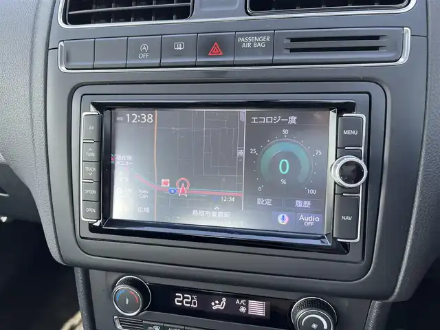 フォルクスワーゲン ポロ TSIコンフォートライン 鳥取県 2015(平27)年 7.5万km ピュアホワイト ターボ車/純正ナビ/フルセグ/DVD/CD/BT/バックカメラ・ETC/ドライブレコーダー/衝突軽減ブレーキ/レーダークルーズコントロール/パドイルシフト/純正15インチアルミホイール/アイドリングストップ/電動格納ミラー/ドアバイザー/フロアマット