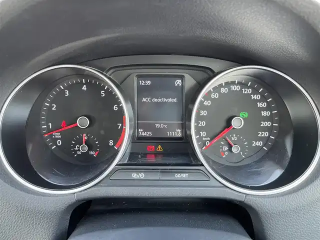 フォルクスワーゲン ポロ TSIコンフォートライン 鳥取県 2015(平27)年 7.5万km ピュアホワイト ターボ車/純正ナビ/フルセグ/DVD/CD/BT/バックカメラ・ETC/ドライブレコーダー/衝突軽減ブレーキ/レーダークルーズコントロール/パドイルシフト/純正15インチアルミホイール/アイドリングストップ/電動格納ミラー/ドアバイザー/フロアマット