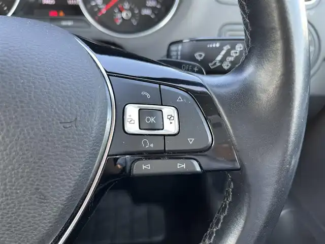 フォルクスワーゲン ポロ TSIコンフォートライン 鳥取県 2015(平27)年 7.5万km ピュアホワイト ターボ車/純正ナビ/フルセグ/DVD/CD/BT/バックカメラ・ETC/ドライブレコーダー/衝突軽減ブレーキ/レーダークルーズコントロール/パドイルシフト/純正15インチアルミホイール/アイドリングストップ/電動格納ミラー/ドアバイザー/フロアマット