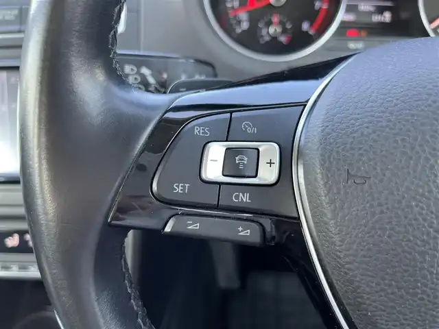 フォルクスワーゲン ポロ TSIコンフォートライン 鳥取県 2015(平27)年 7.5万km ピュアホワイト ターボ車/純正ナビ/フルセグ/DVD/CD/BT/バックカメラ・ETC/ドライブレコーダー/衝突軽減ブレーキ/レーダークルーズコントロール/パドイルシフト/純正15インチアルミホイール/アイドリングストップ/電動格納ミラー/ドアバイザー/フロアマット