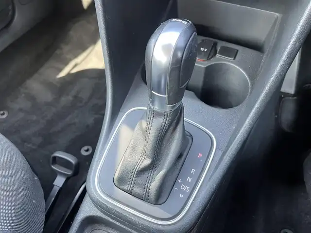 フォルクスワーゲン ポロ TSIコンフォートライン 鳥取県 2015(平27)年 7.5万km ピュアホワイト ターボ車/純正ナビ/フルセグ/DVD/CD/BT/バックカメラ・ETC/ドライブレコーダー/衝突軽減ブレーキ/レーダークルーズコントロール/パドイルシフト/純正15インチアルミホイール/アイドリングストップ/電動格納ミラー/ドアバイザー/フロアマット