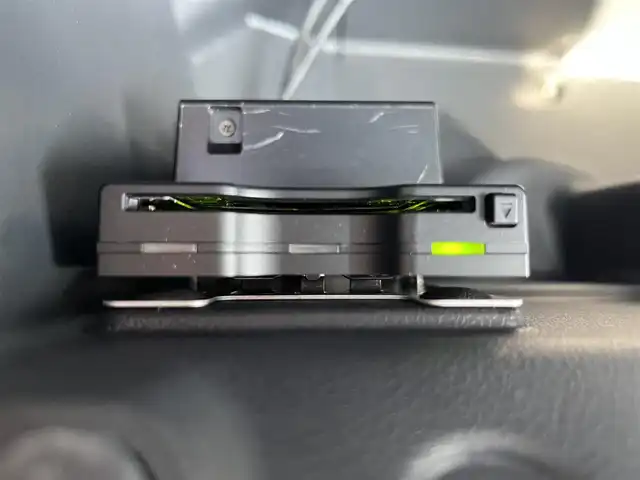 フォルクスワーゲン ポロ TSIコンフォートライン 鳥取県 2015(平27)年 7.5万km ピュアホワイト ターボ車/純正ナビ/フルセグ/DVD/CD/BT/バックカメラ・ETC/ドライブレコーダー/衝突軽減ブレーキ/レーダークルーズコントロール/パドイルシフト/純正15インチアルミホイール/アイドリングストップ/電動格納ミラー/ドアバイザー/フロアマット