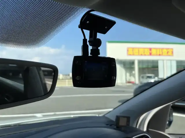 フォルクスワーゲン ポロ TSIコンフォートライン 鳥取県 2015(平27)年 7.5万km ピュアホワイト ターボ車/純正ナビ/フルセグ/DVD/CD/BT/バックカメラ・ETC/ドライブレコーダー/衝突軽減ブレーキ/レーダークルーズコントロール/パドイルシフト/純正15インチアルミホイール/アイドリングストップ/電動格納ミラー/ドアバイザー/フロアマット