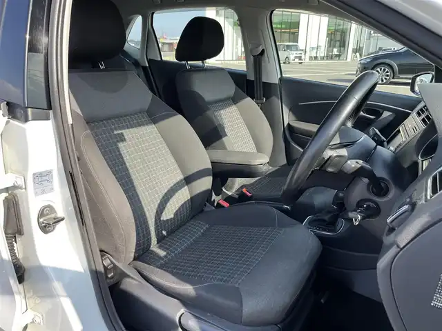 フォルクスワーゲン ポロ TSIコンフォートライン 鳥取県 2015(平27)年 7.5万km ピュアホワイト ターボ車/純正ナビ/フルセグ/DVD/CD/BT/バックカメラ・ETC/ドライブレコーダー/衝突軽減ブレーキ/レーダークルーズコントロール/パドイルシフト/純正15インチアルミホイール/アイドリングストップ/電動格納ミラー/ドアバイザー/フロアマット