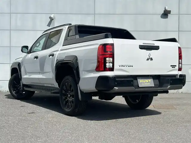 三菱 トライトン GSR 千葉県 2025(令7)年 0.1万km ホワイトダイヤモンド e-アシスト/・衝突軽減ブレーキ/レーンキープアシスト/・レーダークルーズコントロール/オートハイビーム/・クリアランスソナー/ブラインドスポットモニター/純正スマートフォン連携ナビ/・フルセグ/BT/USB/カープレイ/全方位カメラ/ステアリングスイッチ/MTモード/レザーシート(黒)/パワーシート(D席)/シートヒーター(D/N席)/ステアリングヒーター/LEDヘッドライト/オートライト/フォグライト/純正18インチAW