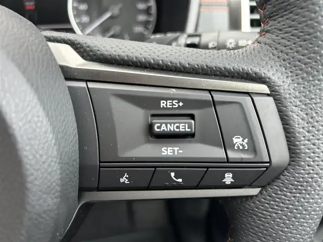 三菱 トライトン GSR 千葉県 2025(令7)年 0.1万km ホワイトダイヤモンド e-アシスト/・衝突軽減ブレーキ/レーンキープアシスト/・レーダークルーズコントロール/オートハイビーム/・クリアランスソナー/ブラインドスポットモニター/純正スマートフォン連携ナビ/・フルセグ/BT/USB/カープレイ/全方位カメラ/ステアリングスイッチ/MTモード/レザーシート(黒)/パワーシート(D席)/シートヒーター(D/N席)/ステアリングヒーター/LEDヘッドライト/オートライト/フォグライト/純正18インチAW