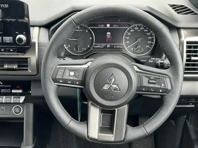 三菱 トライトン GSR 千葉県 2025(令7)年 0.1万km ホワイトダイヤモンド e-アシスト/・衝突軽減ブレーキ/レーンキープアシスト/・レーダークルーズコントロール/オートハイビーム/・クリアランスソナー/ブラインドスポットモニター/純正スマートフォン連携ナビ/・フルセグ/BT/USB/カープレイ/全方位カメラ/ステアリングスイッチ/MTモード/レザーシート(黒)/パワーシート(D席)/シートヒーター(D/N席)/ステアリングヒーター/LEDヘッドライト/オートライト/フォグライト/純正18インチAW