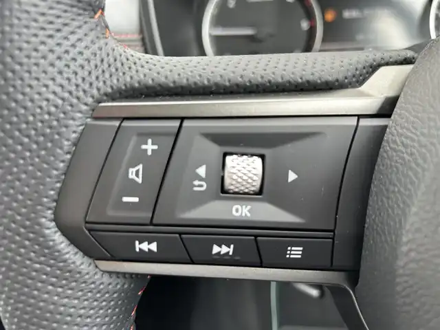 三菱 トライトン GSR 千葉県 2025(令7)年 0.1万km ホワイトダイヤモンド e-アシスト/・衝突軽減ブレーキ/レーンキープアシスト/・レーダークルーズコントロール/オートハイビーム/・クリアランスソナー/ブラインドスポットモニター/純正スマートフォン連携ナビ/・フルセグ/BT/USB/カープレイ/全方位カメラ/ステアリングスイッチ/MTモード/レザーシート(黒)/パワーシート(D席)/シートヒーター(D/N席)/ステアリングヒーター/LEDヘッドライト/オートライト/フォグライト/純正18インチAW