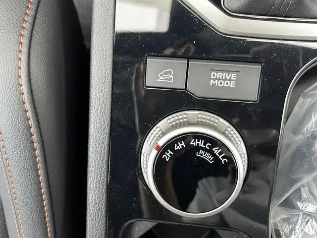 三菱 トライトン GSR 千葉県 2025(令7)年 0.1万km ホワイトダイヤモンド e-アシスト/・衝突軽減ブレーキ/レーンキープアシスト/・レーダークルーズコントロール/オートハイビーム/・クリアランスソナー/ブラインドスポットモニター/純正スマートフォン連携ナビ/・フルセグ/BT/USB/カープレイ/全方位カメラ/ステアリングスイッチ/MTモード/レザーシート(黒)/パワーシート(D席)/シートヒーター(D/N席)/ステアリングヒーター/LEDヘッドライト/オートライト/フォグライト/純正18インチAW