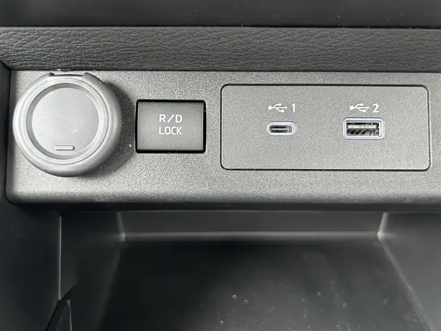 三菱 トライトン GSR 千葉県 2025(令7)年 0.1万km ホワイトダイヤモンド e-アシスト/・衝突軽減ブレーキ/レーンキープアシスト/・レーダークルーズコントロール/オートハイビーム/・クリアランスソナー/ブラインドスポットモニター/純正スマートフォン連携ナビ/・フルセグ/BT/USB/カープレイ/全方位カメラ/ステアリングスイッチ/MTモード/レザーシート(黒)/パワーシート(D席)/シートヒーター(D/N席)/ステアリングヒーター/LEDヘッドライト/オートライト/フォグライト/純正18インチAW