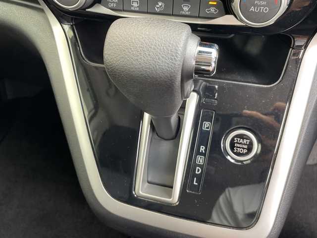 日産 セレナ ハイウェイスター 愛知県 2019(令1)年 6.2万km ブリリアントホワイトパール 純正9型ナビ SDカードなし/フリップダウンモニター/クルーズコントロール/バックカメラ/ハンズフリースライドドア/純正アルミホイール/オートライト/ETC/衝突軽減システム/CD DVD/Bluetooth/ステアリングスイッチ/スマートキー/プッシュスタート