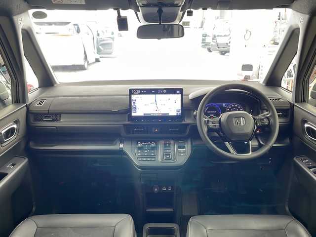 ホンダ ステップワゴン スパーダ eHEV プレミアムライン 兵庫県 2022(令4)年 4.5万km クリスタルブラックパール ・ワンオーナー車/・純正11.4インチナビ（フルセグ・DVD・BT・USB・Aplle Car Play）/・全方位カメラ/・ホンダセンシング/・ステアリングリモコン/・パドルシフト/・パワーバックドア/・両側パワースライドドア/・ハーフレザーシート/・前席シートヒーター/・2列目オットマン/・ホンダセンシング/・衝突軽減ブレーキ（CMBS）/・先行車発進お知らせ機能/・歩行者事故低減ステアリング/・路外逸脱抑制機能/・標識認識機能/・渋滞追従機能付アダプティブクルーズコントロール（ACC）/・車線維持支援システム（LKAS）/・トラフィックジャムアシスト（渋滞運転支援機能）/・ブラインドスポットインフォメーション/・誤発進抑制機能/・後方誤発進抑制機能/・近距離衝突軽減ブレーキ/・急アクセル抑制機能/・パーキングセンサーシステム/・ビルトインETC/・純正前後ドライブレコーダー/・LEDヘッドライト/・フォグランプ/・オートハイビーム/・純正17インチアルミホイール/・純正フロアマット/・スマートキー/・スペアキー/・プッシュスタート/・電動格納ミラー/・W＋サイドエアバック/・カーテンエアバック