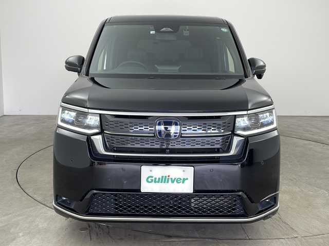 ホンダ ステップワゴン スパーダ eHEV プレミアムライン 兵庫県 2022(令4)年 4.5万km クリスタルブラックパール ・ワンオーナー車/・純正11.4インチナビ（フルセグ・DVD・BT・USB・Aplle Car Play）/・全方位カメラ/・ホンダセンシング/・ステアリングリモコン/・パドルシフト/・パワーバックドア/・両側パワースライドドア/・ハーフレザーシート/・前席シートヒーター/・2列目オットマン/・ホンダセンシング/・衝突軽減ブレーキ（CMBS）/・先行車発進お知らせ機能/・歩行者事故低減ステアリング/・路外逸脱抑制機能/・標識認識機能/・渋滞追従機能付アダプティブクルーズコントロール（ACC）/・車線維持支援システム（LKAS）/・トラフィックジャムアシスト（渋滞運転支援機能）/・ブラインドスポットインフォメーション/・誤発進抑制機能/・後方誤発進抑制機能/・近距離衝突軽減ブレーキ/・急アクセル抑制機能/・パーキングセンサーシステム/・ビルトインETC/・純正前後ドライブレコーダー/・LEDヘッドライト/・フォグランプ/・オートハイビーム/・純正17インチアルミホイール/・純正フロアマット/・スマートキー/・スペアキー/・プッシュスタート/・電動格納ミラー/・W＋サイドエアバック/・カーテンエアバック