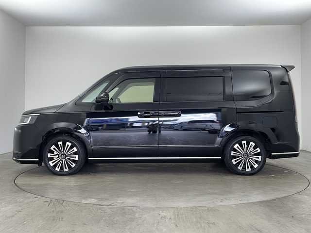 ホンダ ステップワゴン スパーダ eHEV プレミアムライン 兵庫県 2022(令4)年 4.5万km クリスタルブラックパール ・ワンオーナー車/・純正11.4インチナビ（フルセグ・DVD・BT・USB・Aplle Car Play）/・全方位カメラ/・ホンダセンシング/・ステアリングリモコン/・パドルシフト/・パワーバックドア/・両側パワースライドドア/・ハーフレザーシート/・前席シートヒーター/・2列目オットマン/・ホンダセンシング/・衝突軽減ブレーキ（CMBS）/・先行車発進お知らせ機能/・歩行者事故低減ステアリング/・路外逸脱抑制機能/・標識認識機能/・渋滞追従機能付アダプティブクルーズコントロール（ACC）/・車線維持支援システム（LKAS）/・トラフィックジャムアシスト（渋滞運転支援機能）/・ブラインドスポットインフォメーション/・誤発進抑制機能/・後方誤発進抑制機能/・近距離衝突軽減ブレーキ/・急アクセル抑制機能/・パーキングセンサーシステム/・ビルトインETC/・純正前後ドライブレコーダー/・LEDヘッドライト/・フォグランプ/・オートハイビーム/・純正17インチアルミホイール/・純正フロアマット/・スマートキー/・スペアキー/・プッシュスタート/・電動格納ミラー/・W＋サイドエアバック/・カーテンエアバック