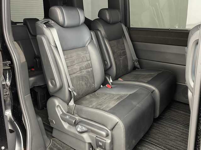 ホンダ ステップワゴン スパーダ eHEV プレミアムライン 兵庫県 2022(令4)年 4.5万km クリスタルブラックパール ・ワンオーナー車/・純正11.4インチナビ（フルセグ・DVD・BT・USB・Aplle Car Play）/・全方位カメラ/・ホンダセンシング/・ステアリングリモコン/・パドルシフト/・パワーバックドア/・両側パワースライドドア/・ハーフレザーシート/・前席シートヒーター/・2列目オットマン/・ホンダセンシング/・衝突軽減ブレーキ（CMBS）/・先行車発進お知らせ機能/・歩行者事故低減ステアリング/・路外逸脱抑制機能/・標識認識機能/・渋滞追従機能付アダプティブクルーズコントロール（ACC）/・車線維持支援システム（LKAS）/・トラフィックジャムアシスト（渋滞運転支援機能）/・ブラインドスポットインフォメーション/・誤発進抑制機能/・後方誤発進抑制機能/・近距離衝突軽減ブレーキ/・急アクセル抑制機能/・パーキングセンサーシステム/・ビルトインETC/・純正前後ドライブレコーダー/・LEDヘッドライト/・フォグランプ/・オートハイビーム/・純正17インチアルミホイール/・純正フロアマット/・スマートキー/・スペアキー/・プッシュスタート/・電動格納ミラー/・W＋サイドエアバック/・カーテンエアバック