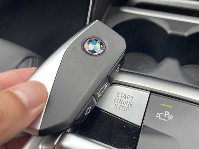 ＢＭＷ ＢＭＷ ２１８ｉ アクティブツアラー エクスクルーシブ 福岡県 2023(令5)年 2.3万km ミネラルホワイト 純正ナビ（Bluetooth・全周囲カメラ）/ブラインドスポットモニター/パーイングアシスト/置くだけ充電/ヘッドアップディスプレイ/パーイングアシスト/置くだけ充電/ヘッドアップディスプレイ/駐車距離コントロール（PDC)/レーダークルーズコントロール/ETC/交差点アシスト/Assisted Driving/運転注意力モニター/自動ヘッドライト/発進サポート/パワーシート（運転席・助手席）/シートヒーター（運転席・助手席）/Cタイプ入力端子/エアバック（運転席・助手席）