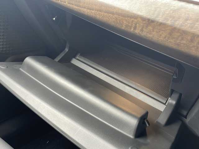 ＢＭＷ ＢＭＷ ２１８ｉ アクティブツアラー エクスクルーシブ 福岡県 2023(令5)年 2.3万km ミネラルホワイト 純正ナビ（Bluetooth・全周囲カメラ）/ブラインドスポットモニター/パーイングアシスト/置くだけ充電/ヘッドアップディスプレイ/パーイングアシスト/置くだけ充電/ヘッドアップディスプレイ/駐車距離コントロール（PDC)/レーダークルーズコントロール/ETC/交差点アシスト/Assisted Driving/運転注意力モニター/自動ヘッドライト/発進サポート/パワーシート（運転席・助手席）/シートヒーター（運転席・助手席）/Cタイプ入力端子/エアバック（運転席・助手席）