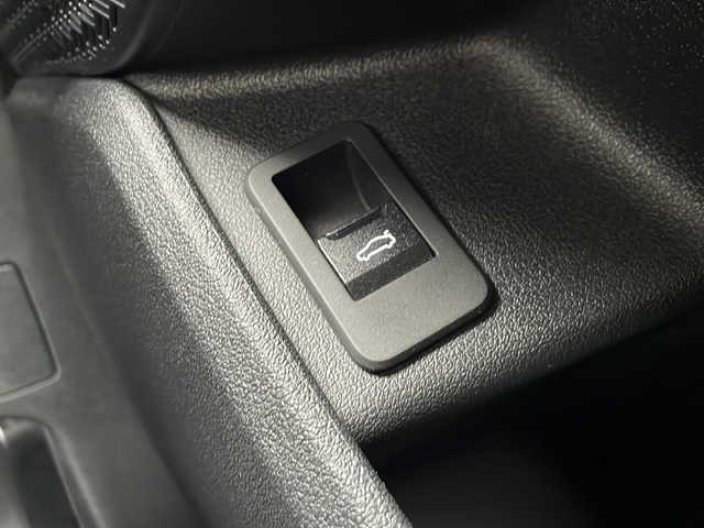 ＢＭＷ ＢＭＷ ２１８ｉ アクティブツアラー エクスクルーシブ 福岡県 2023(令5)年 2.3万km ミネラルホワイト 純正ナビ（Bluetooth・全周囲カメラ）/ブラインドスポットモニター/パーイングアシスト/置くだけ充電/ヘッドアップディスプレイ/パーイングアシスト/置くだけ充電/ヘッドアップディスプレイ/駐車距離コントロール（PDC)/レーダークルーズコントロール/ETC/交差点アシスト/Assisted Driving/運転注意力モニター/自動ヘッドライト/発進サポート/パワーシート（運転席・助手席）/シートヒーター（運転席・助手席）/Cタイプ入力端子/エアバック（運転席・助手席）