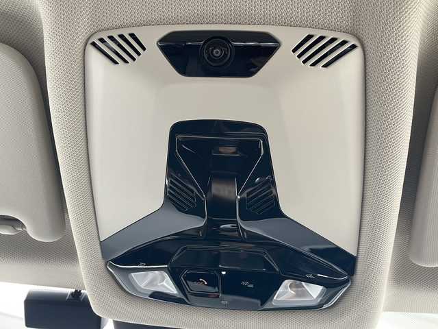 ＢＭＷ ＢＭＷ ２１８ｉ アクティブツアラー エクスクルーシブ 福岡県 2023(令5)年 2.3万km ミネラルホワイト 純正ナビ（Bluetooth・全周囲カメラ）/ブラインドスポットモニター/パーイングアシスト/置くだけ充電/ヘッドアップディスプレイ/パーイングアシスト/置くだけ充電/ヘッドアップディスプレイ/駐車距離コントロール（PDC)/レーダークルーズコントロール/ETC/交差点アシスト/Assisted Driving/運転注意力モニター/自動ヘッドライト/発進サポート/パワーシート（運転席・助手席）/シートヒーター（運転席・助手席）/Cタイプ入力端子/エアバック（運転席・助手席）