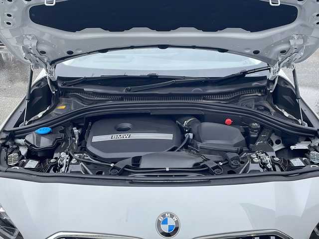 ＢＭＷ ＢＭＷ ２１８ｉ アクティブツアラー エクスクルーシブ 福岡県 2023(令5)年 2.3万km ミネラルホワイト 純正ナビ（Bluetooth・全周囲カメラ）/ブラインドスポットモニター/パーイングアシスト/置くだけ充電/ヘッドアップディスプレイ/パーイングアシスト/置くだけ充電/ヘッドアップディスプレイ/駐車距離コントロール（PDC)/レーダークルーズコントロール/ETC/交差点アシスト/Assisted Driving/運転注意力モニター/自動ヘッドライト/発進サポート/パワーシート（運転席・助手席）/シートヒーター（運転席・助手席）/Cタイプ入力端子/エアバック（運転席・助手席）