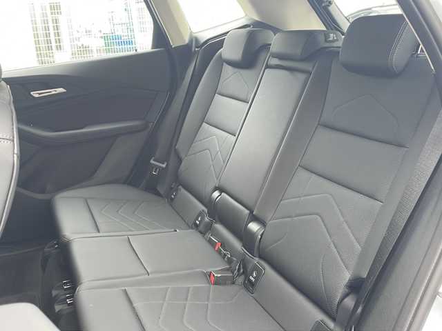 ＢＭＷ ＢＭＷ ２１８ｉ アクティブツアラー エクスクルーシブ 福岡県 2023(令5)年 2.3万km ミネラルホワイト 純正ナビ（Bluetooth・全周囲カメラ）/ブラインドスポットモニター/パーイングアシスト/置くだけ充電/ヘッドアップディスプレイ/パーイングアシスト/置くだけ充電/ヘッドアップディスプレイ/駐車距離コントロール（PDC)/レーダークルーズコントロール/ETC/交差点アシスト/Assisted Driving/運転注意力モニター/自動ヘッドライト/発進サポート/パワーシート（運転席・助手席）/シートヒーター（運転席・助手席）/Cタイプ入力端子/エアバック（運転席・助手席）