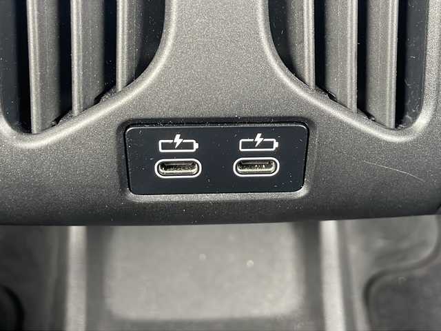 ＢＭＷ ＢＭＷ ２１８ｉ アクティブツアラー エクスクルーシブ 福岡県 2023(令5)年 2.3万km ミネラルホワイト 純正ナビ（Bluetooth・全周囲カメラ）/ブラインドスポットモニター/パーイングアシスト/置くだけ充電/ヘッドアップディスプレイ/パーイングアシスト/置くだけ充電/ヘッドアップディスプレイ/駐車距離コントロール（PDC)/レーダークルーズコントロール/ETC/交差点アシスト/Assisted Driving/運転注意力モニター/自動ヘッドライト/発進サポート/パワーシート（運転席・助手席）/シートヒーター（運転席・助手席）/Cタイプ入力端子/エアバック（運転席・助手席）