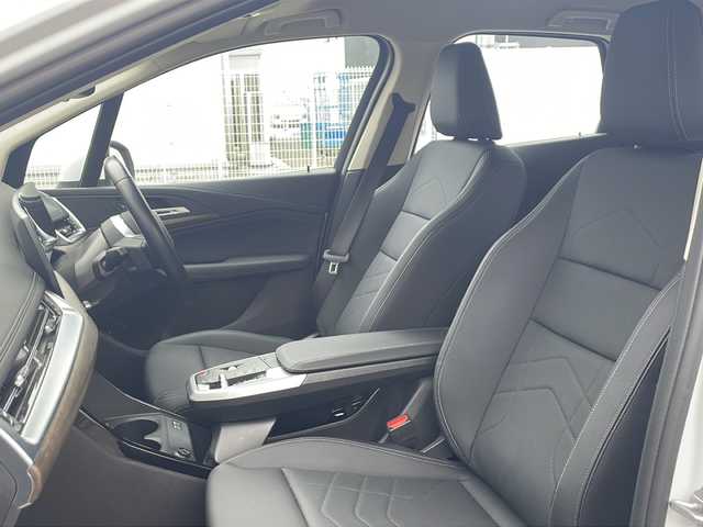 ＢＭＷ ＢＭＷ ２１８ｉ アクティブツアラー エクスクルーシブ 福岡県 2023(令5)年 2.3万km ミネラルホワイト 純正ナビ（Bluetooth・全周囲カメラ）/ブラインドスポットモニター/パーイングアシスト/置くだけ充電/ヘッドアップディスプレイ/パーイングアシスト/置くだけ充電/ヘッドアップディスプレイ/駐車距離コントロール（PDC)/レーダークルーズコントロール/ETC/交差点アシスト/Assisted Driving/運転注意力モニター/自動ヘッドライト/発進サポート/パワーシート（運転席・助手席）/シートヒーター（運転席・助手席）/Cタイプ入力端子/エアバック（運転席・助手席）