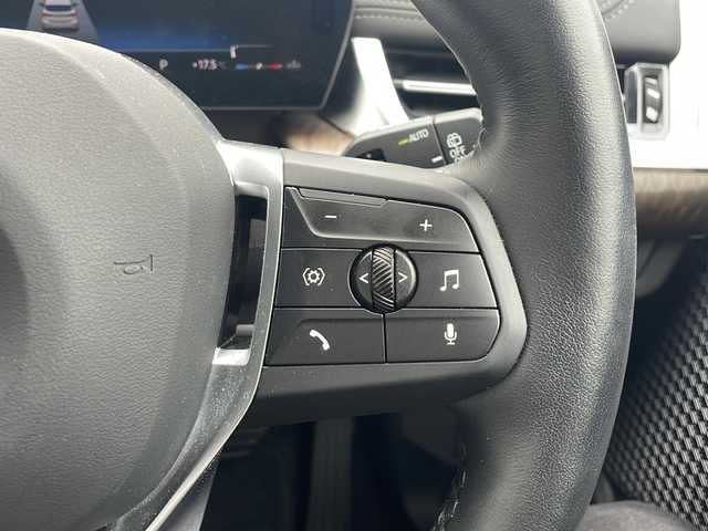 ＢＭＷ ＢＭＷ ２１８ｉ アクティブツアラー エクスクルーシブ 福岡県 2023(令5)年 2.3万km ミネラルホワイト 純正ナビ（Bluetooth・全周囲カメラ）/ブラインドスポットモニター/パーイングアシスト/置くだけ充電/ヘッドアップディスプレイ/パーイングアシスト/置くだけ充電/ヘッドアップディスプレイ/駐車距離コントロール（PDC)/レーダークルーズコントロール/ETC/交差点アシスト/Assisted Driving/運転注意力モニター/自動ヘッドライト/発進サポート/パワーシート（運転席・助手席）/シートヒーター（運転席・助手席）/Cタイプ入力端子/エアバック（運転席・助手席）