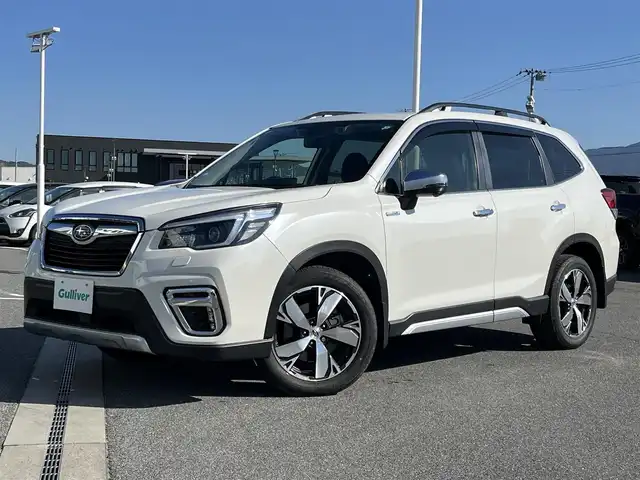 スバル フォレスター ハイブリッド アドバンス 奈良県 2021(令3)年 2.2万km クリスタルホワイトP 純正ナビ（AVIC-RZ711）/（フルセグ/BT/CD/DVD）/サンルーフ/レーダークルーズコントロール/パドルシフト/バックカメラ/ブラインドスポットモニター/衝突軽減システム/レーンキープアシスト/後方コーナーセンサー/パワーバックドア/ハーフレザー/前席パワーシート/全席シートヒーター/ステアリングヒーター/前方ドライブレコーダー/デジタルインナーミラー/ETC/純正18インチAW/取り扱い説明書/スペアキーX1
