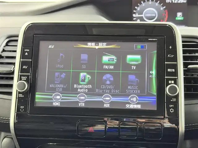 日産 セレナ ハイウェイスター プロパイロットED 大阪府 2016(平28)年 3.2万km ブリリアントホワイトパール ProPILOT 純正9incナビTV バックカメラ フリップダウンモニター レーダークルコン 衝突軽減ブレーキ レーンアシスト 両側パワースライドドア リアオートエアコン ドライブレコーダー ETC