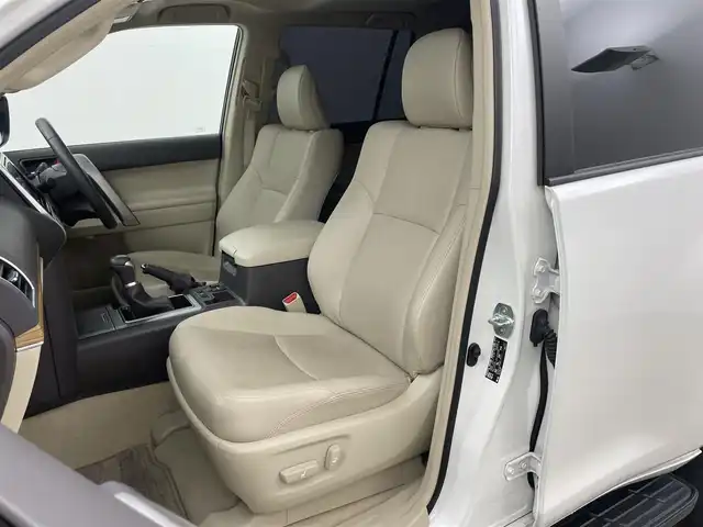 トヨタ ランドクルーザー プラド TX Lパッケージ 岡山県 2022(令4)年 2.7万km ホワイトパールクリスタルシャイン モデリスタエアロ/サンルーフ/純正9インチナビ/・FM/AM/Bluetooth/フルセグ/CD/DVD/バックカメラ/ベージュレザーシート/・パワーシート/・シートヒーター/・ベンチレーション/トヨタセーフティーセンス/・プリクラッシュセーフティ/・レーンディパーチャーアラート/・オートマチックハイビーム/・レーダークルーズコントロール/ビルトインETC/ドライブレコーダー/電動格納サードシート/ブラックルーフレール/LEDヘッドライト/MTモード付シフト/HDMI/USB接続
