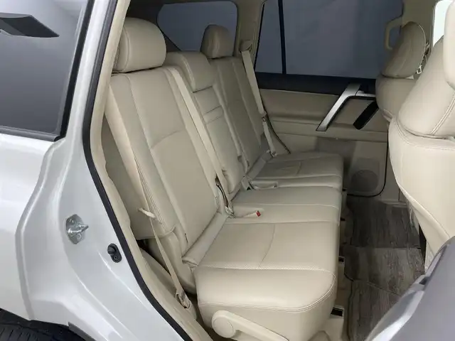 トヨタ ランドクルーザー プラド TX Lパッケージ 岡山県 2022(令4)年 2.7万km ホワイトパールクリスタルシャイン モデリスタエアロ/サンルーフ/純正9インチナビ/・FM/AM/Bluetooth/フルセグ/CD/DVD/バックカメラ/ベージュレザーシート/・パワーシート/・シートヒーター/・ベンチレーション/トヨタセーフティーセンス/・プリクラッシュセーフティ/・レーンディパーチャーアラート/・オートマチックハイビーム/・レーダークルーズコントロール/ビルトインETC/ドライブレコーダー/電動格納サードシート/ブラックルーフレール/LEDヘッドライト/MTモード付シフト/HDMI/USB接続