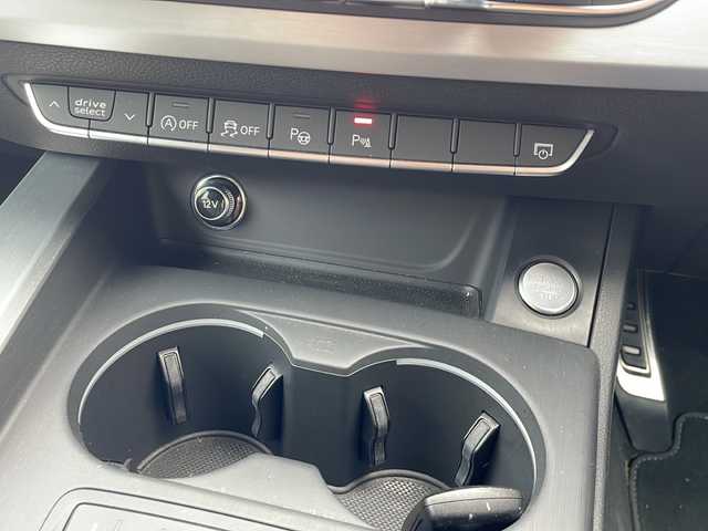 アウディ Ａ５ SB 2．0 TFSI スポーツ 福井県 2018(平30)年 3.1万km グレイシアホワイトメタリック 登録時走行距離３０６３４ｋｍ/Sラインパッケージ/メーカー純正HDDナビゲーション/（CD/DVD/BT）/フルセグテレビ/バーチャルコックピット/プリクラッシュセーフティ/レーンキープアシスト/アダプティブクルーズコントロール/パークアシスト/クリアランスソナー/LEDヘッドライト/電動リアゲート/純正18インチアルミホイール/前席パワーシート/ハーフレザーシート/シートヒーター/パドルシフト/フロントカメラ/サイドカメラ/バックカメラ/ETC2.0 /ドライブレコーダー/プッシュスタート/スマートキー/保証書/取扱説明書