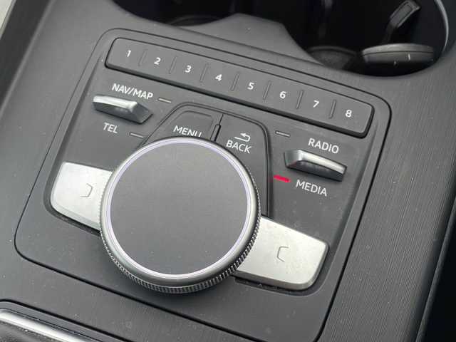 アウディ Ａ５ SB 2．0 TFSI スポーツ 福井県 2018(平30)年 3.1万km グレイシアホワイトメタリック 登録時走行距離３０６３４ｋｍ/Sラインパッケージ/メーカー純正HDDナビゲーション/（CD/DVD/BT）/フルセグテレビ/バーチャルコックピット/プリクラッシュセーフティ/レーンキープアシスト/アダプティブクルーズコントロール/パークアシスト/クリアランスソナー/LEDヘッドライト/電動リアゲート/純正18インチアルミホイール/前席パワーシート/ハーフレザーシート/シートヒーター/パドルシフト/フロントカメラ/サイドカメラ/バックカメラ/ETC2.0 /ドライブレコーダー/プッシュスタート/スマートキー/保証書/取扱説明書